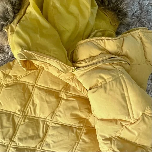 LANDS END YELLOW DOWN PUFFER COAT SIZE SMALL - Picture 9 of 16